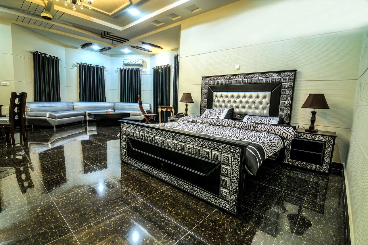 Midway Hotel & Restaurant Sadiqabad Kültér fotó