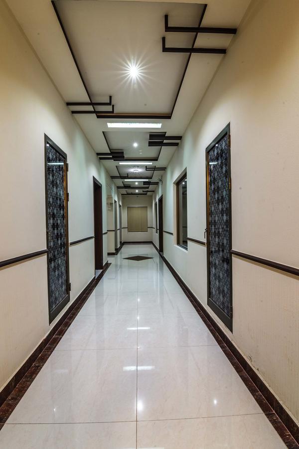 Midway Hotel & Restaurant Sadiqabad Kültér fotó