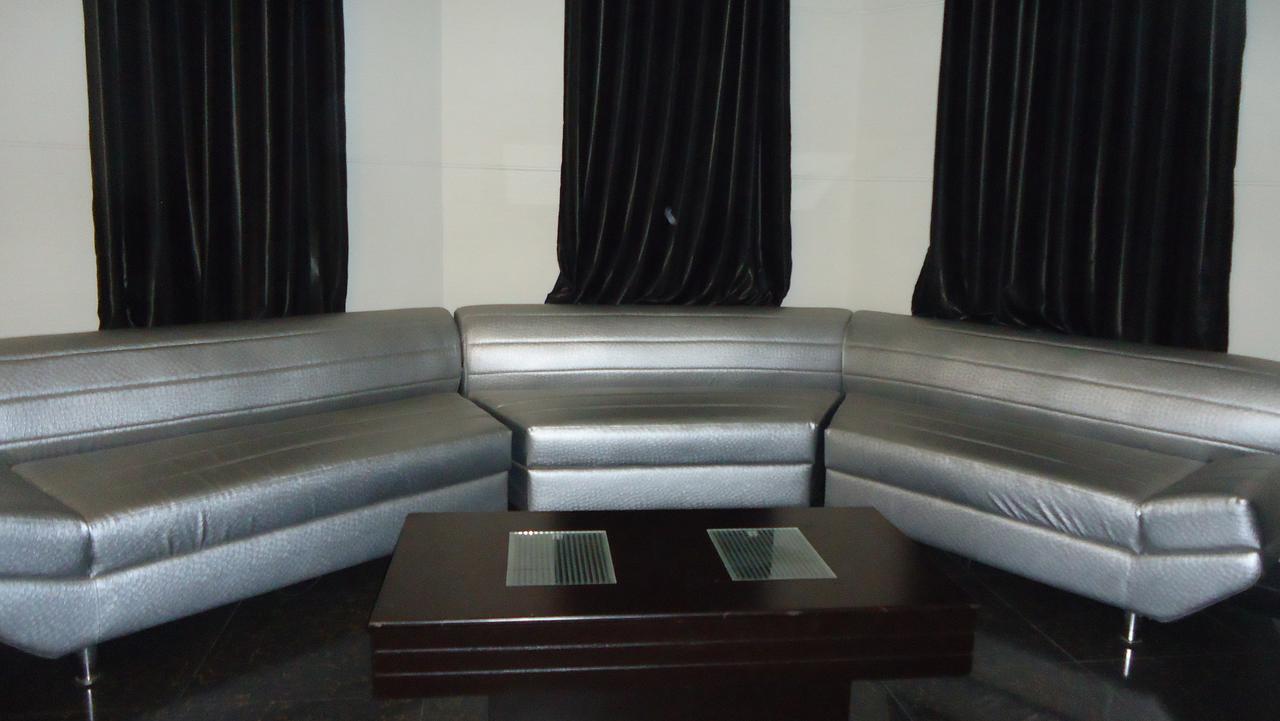 Midway Hotel & Restaurant Sadiqabad Kültér fotó