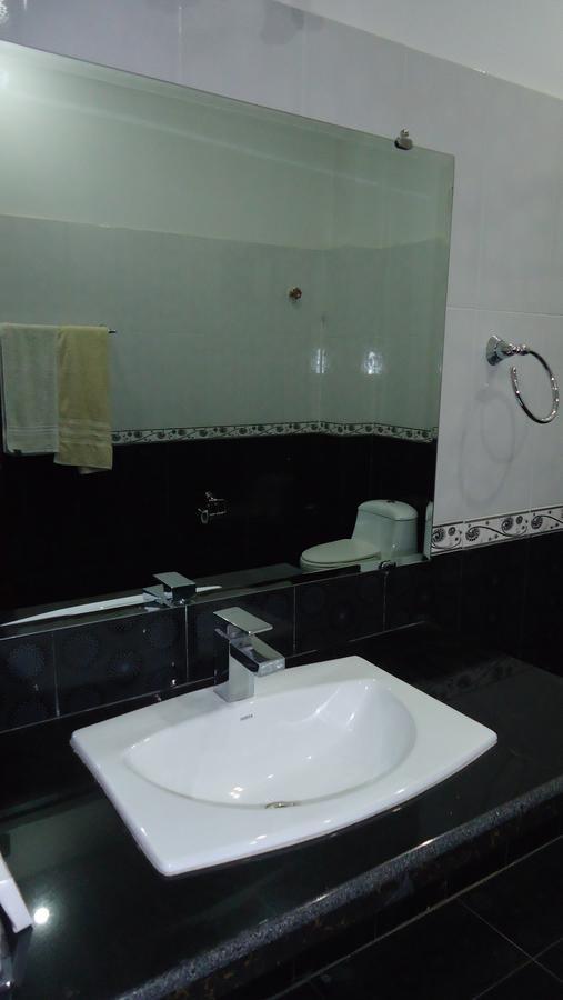 Midway Hotel & Restaurant Sadiqabad Kültér fotó