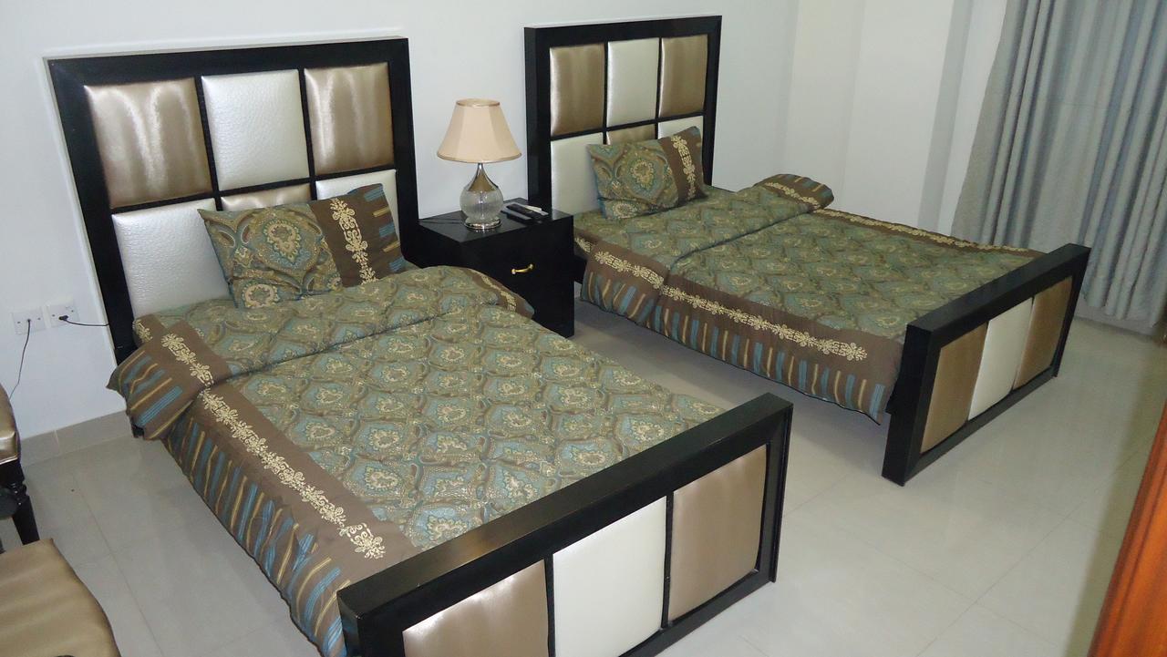 Midway Hotel & Restaurant Sadiqabad Kültér fotó