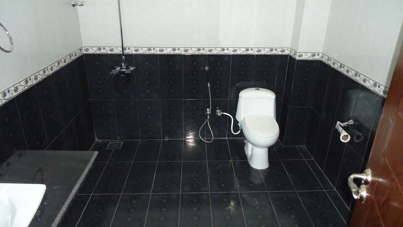 Midway Hotel & Restaurant Sadiqabad Kültér fotó
