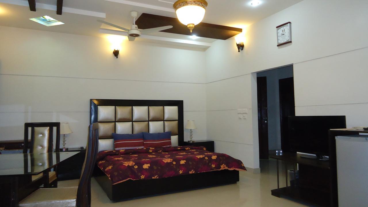 Midway Hotel & Restaurant Sadiqabad Kültér fotó