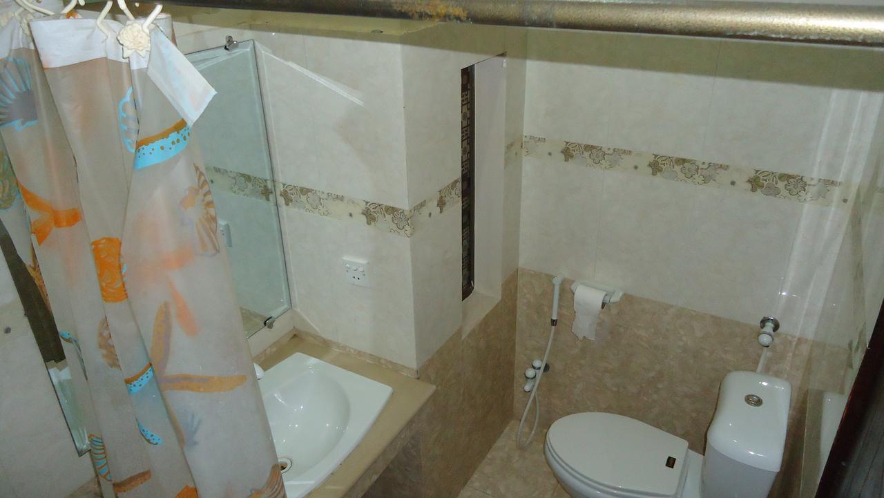 Midway Hotel & Restaurant Sadiqabad Kültér fotó