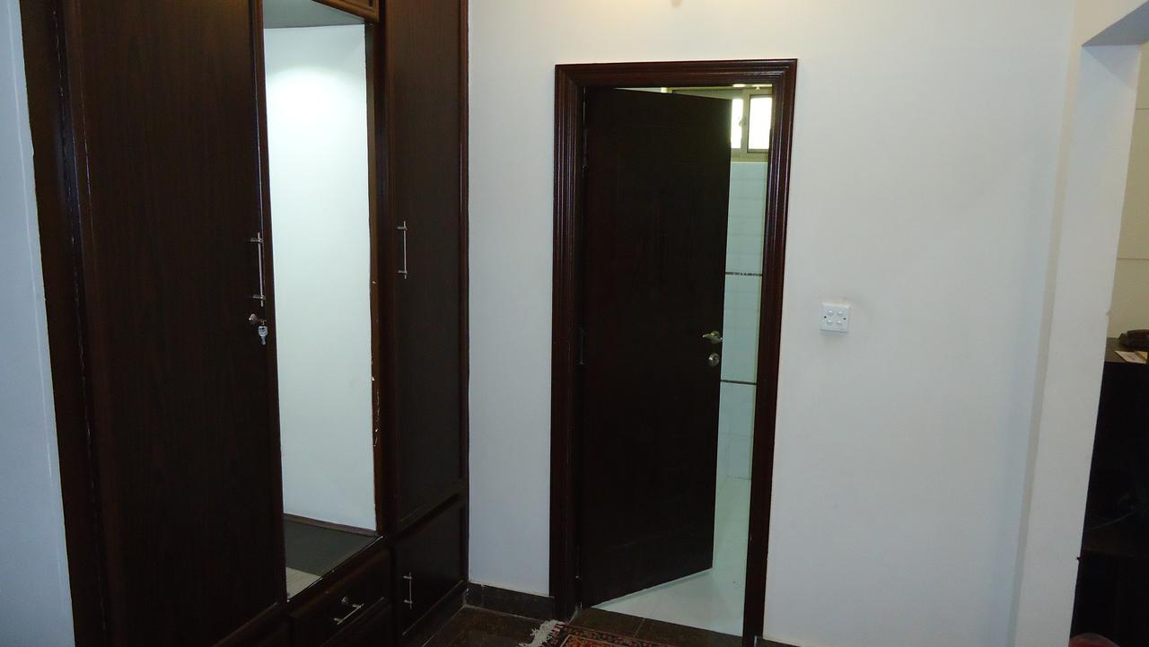 Midway Hotel & Restaurant Sadiqabad Kültér fotó