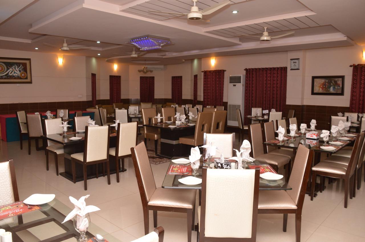 Midway Hotel & Restaurant Sadiqabad Kültér fotó