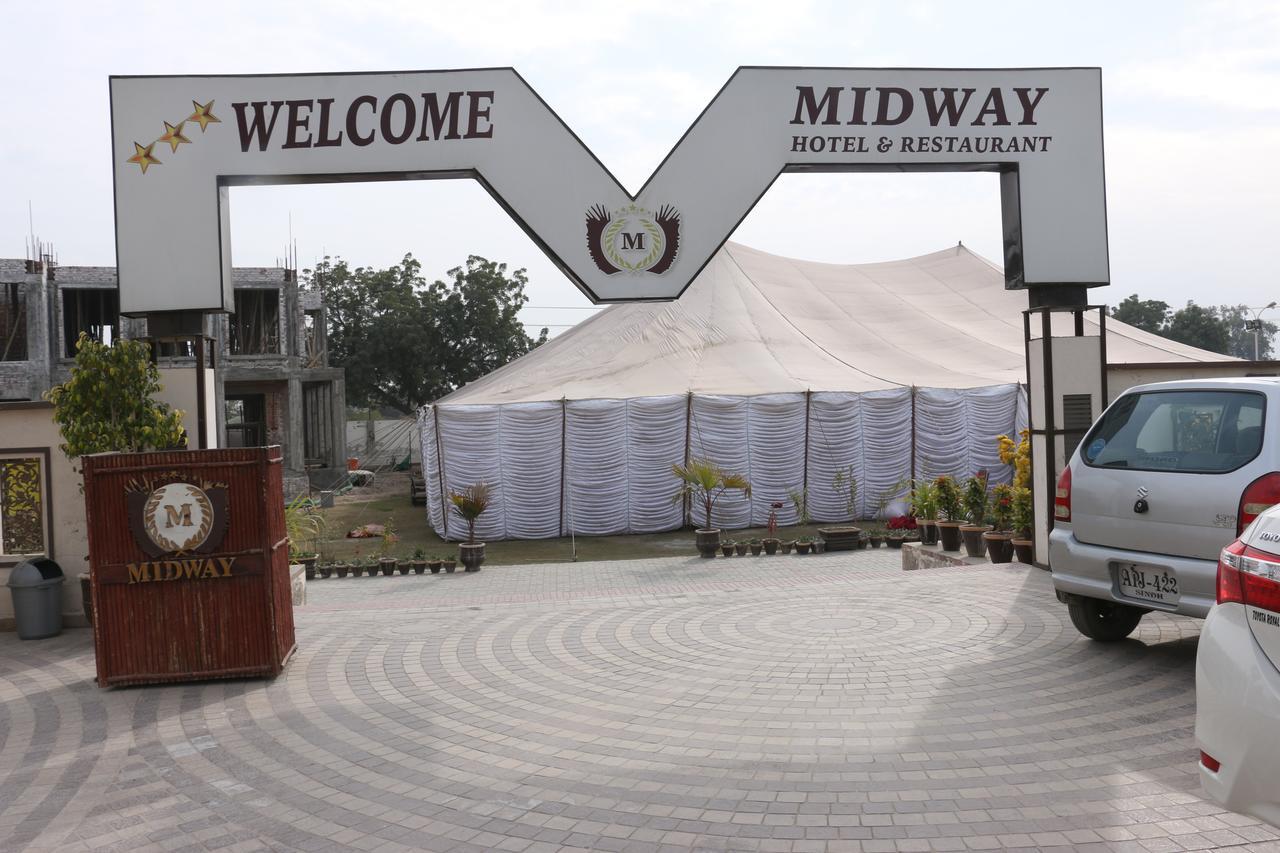Midway Hotel & Restaurant Sadiqabad Kültér fotó