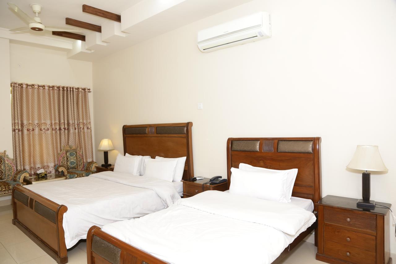 Midway Hotel & Restaurant Sadiqabad Kültér fotó