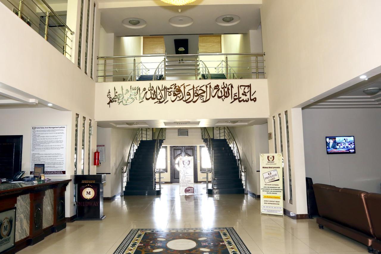 Midway Hotel & Restaurant Sadiqabad Kültér fotó