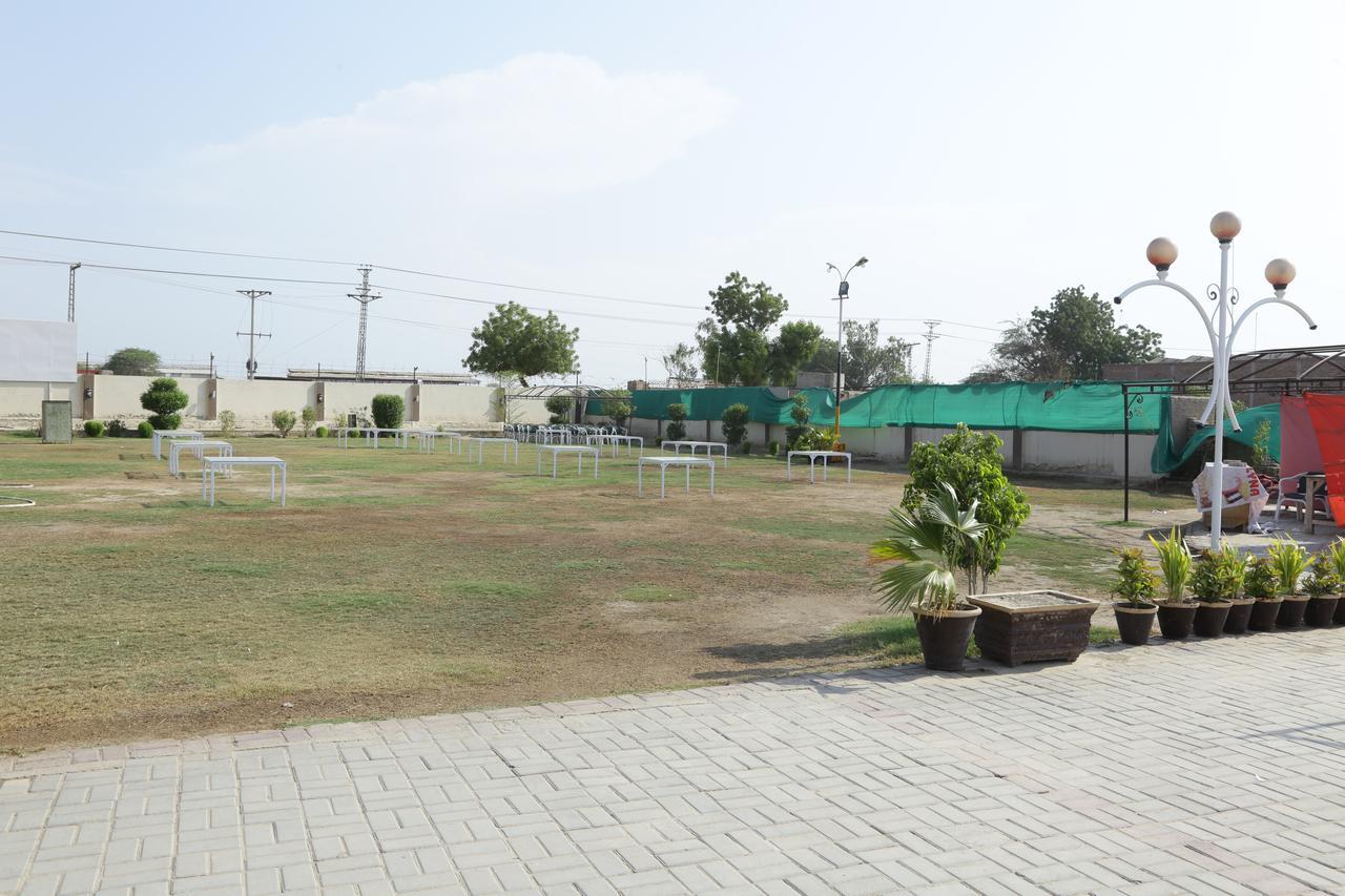 Midway Hotel & Restaurant Sadiqabad Kültér fotó
