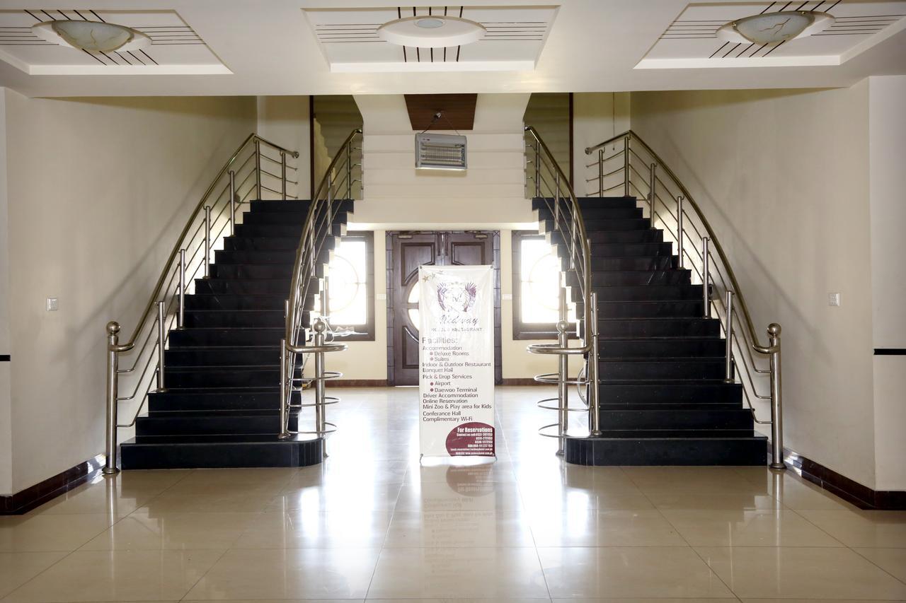 Midway Hotel & Restaurant Sadiqabad Kültér fotó