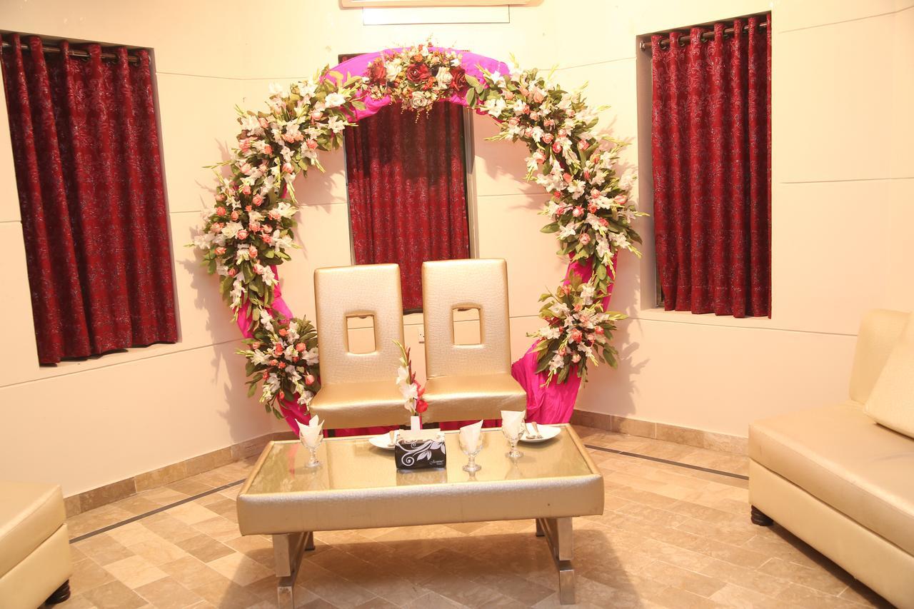 Midway Hotel & Restaurant Sadiqabad Kültér fotó